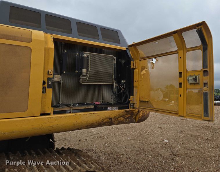 image for item EN3756 2012 John Deere 350G LC excavator