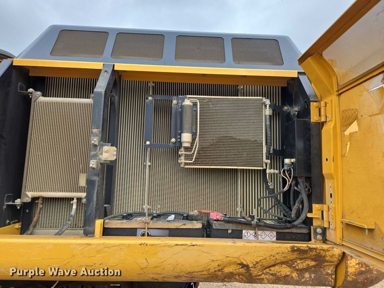 image for item EN3756 2012 John Deere 350G LC excavator