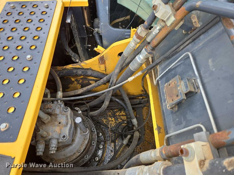 image for item EN3756 2012 John Deere 350G LC excavator