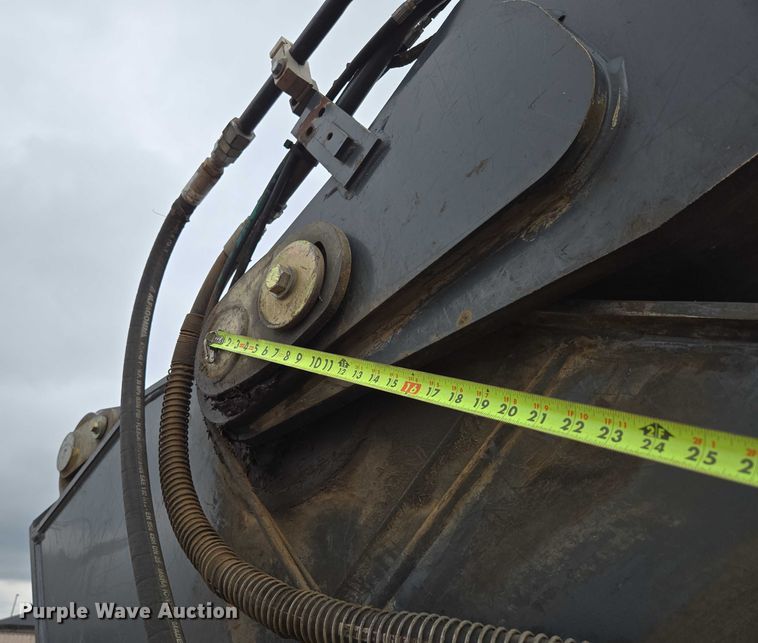 image for item EN3756 2012 John Deere 350G LC excavator