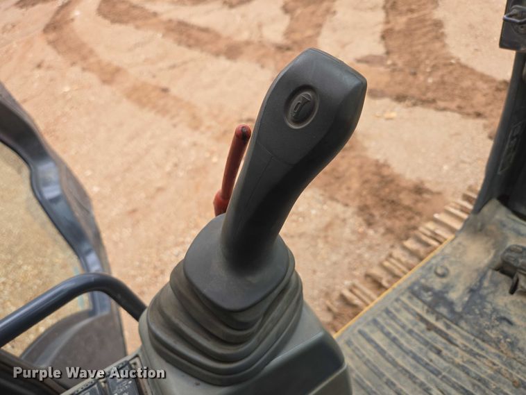 image for item EN3756 2012 John Deere 350G LC excavator