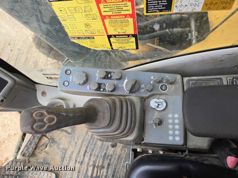 image for item EN3756 2012 John Deere 350G LC excavator