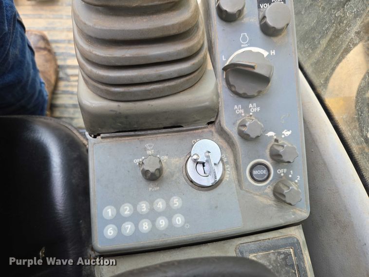 image for item EN3756 2012 John Deere 350G LC excavator