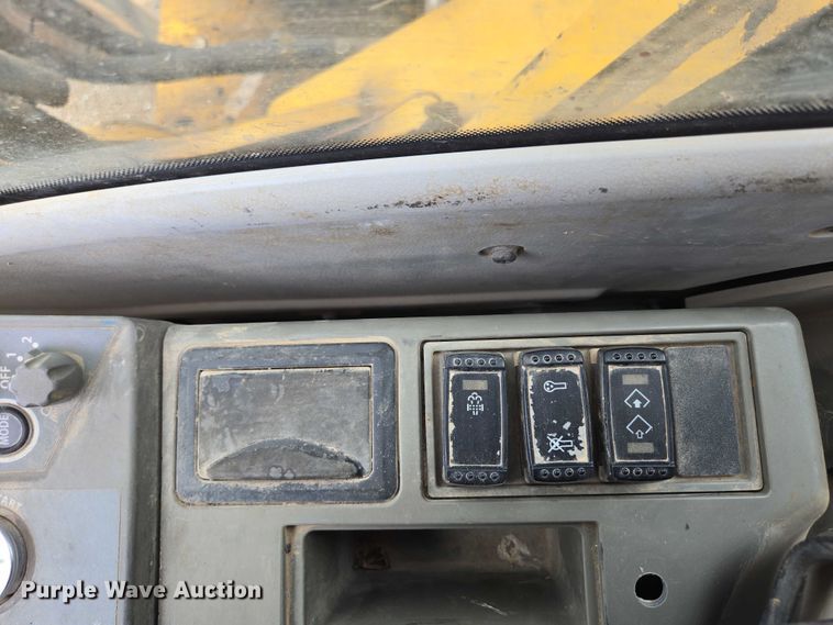 image for item EN3756 2012 John Deere 350G LC excavator