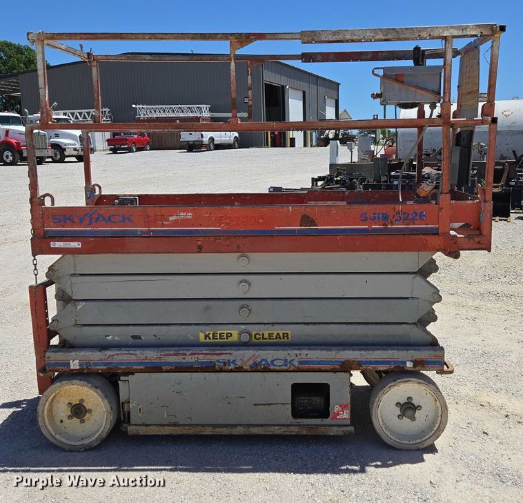 image for item EN3765 2006 Skyjack SJ3226 scissor lift