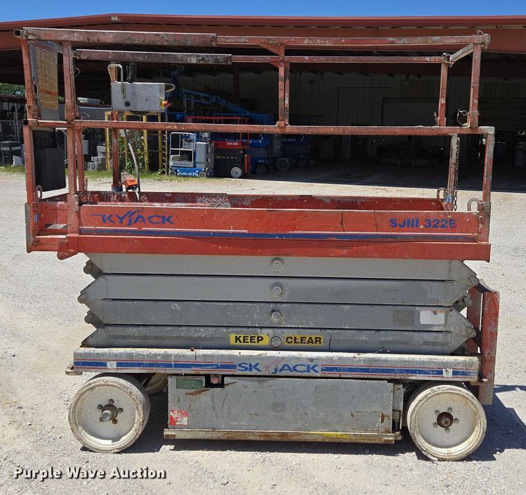 image for item EN3765 2006 Skyjack SJ3226 scissor lift