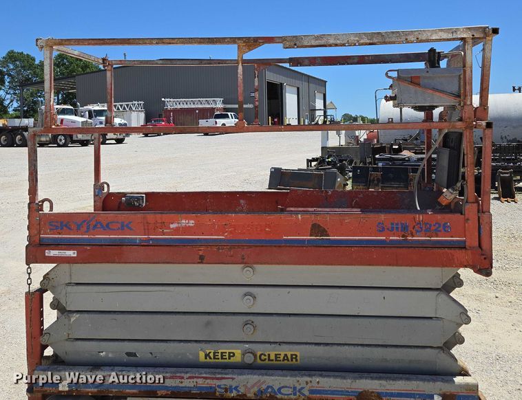 image for item EN3765 2006 Skyjack SJ3226 scissor lift