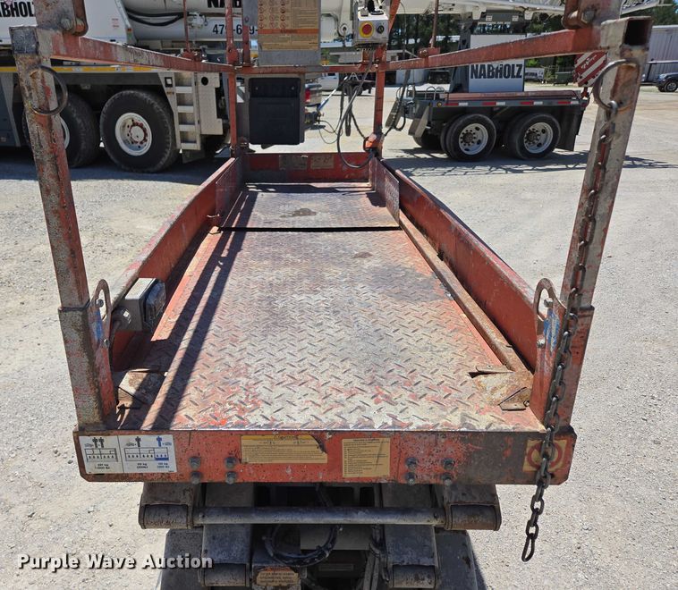 image for item EN3765 2006 Skyjack SJ3226 scissor lift
