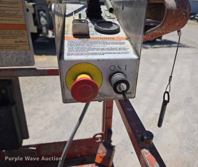 image for item EN3765 2006 Skyjack SJ3226 scissor lift