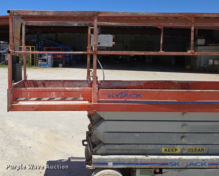 image for item EN3765 2006 Skyjack SJ3226 scissor lift