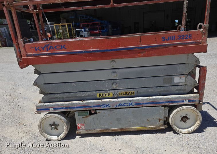 image for item EN3765 2006 Skyjack SJ3226 scissor lift