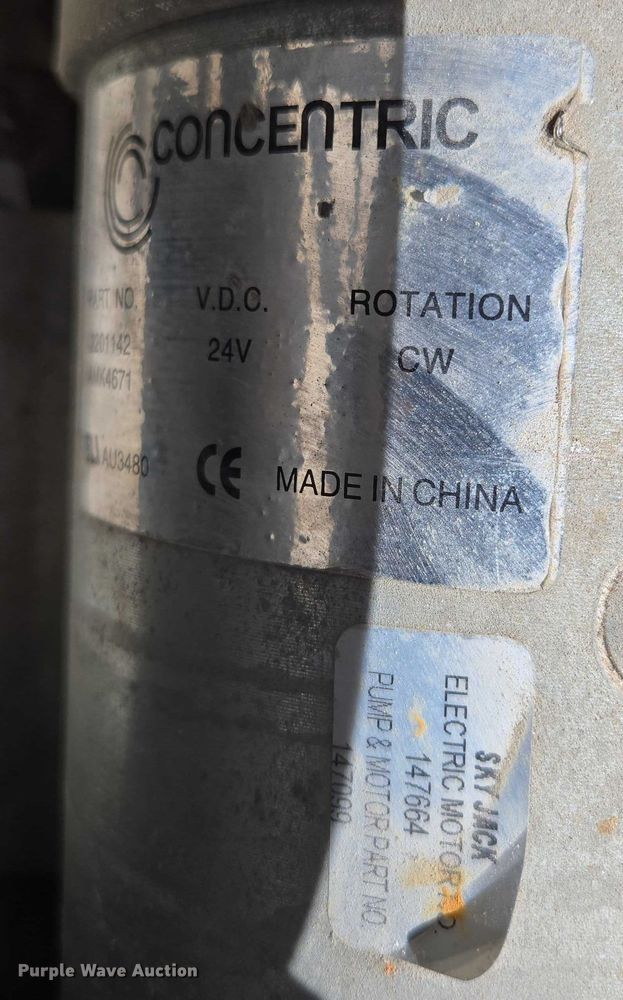 image for item EN3765 2006 Skyjack SJ3226 scissor lift