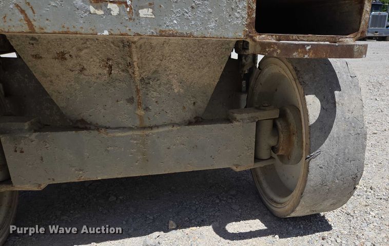 image for item EN3765 2006 Skyjack SJ3226 scissor lift