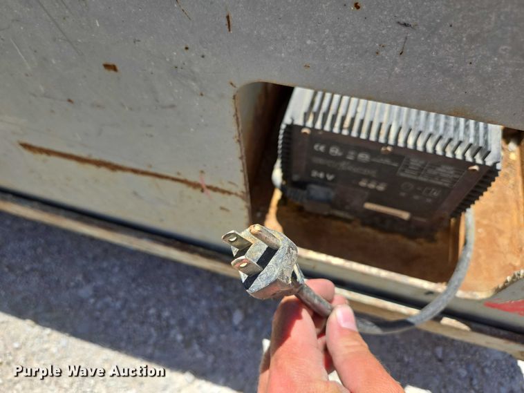 image for item EN3765 2006 Skyjack SJ3226 scissor lift