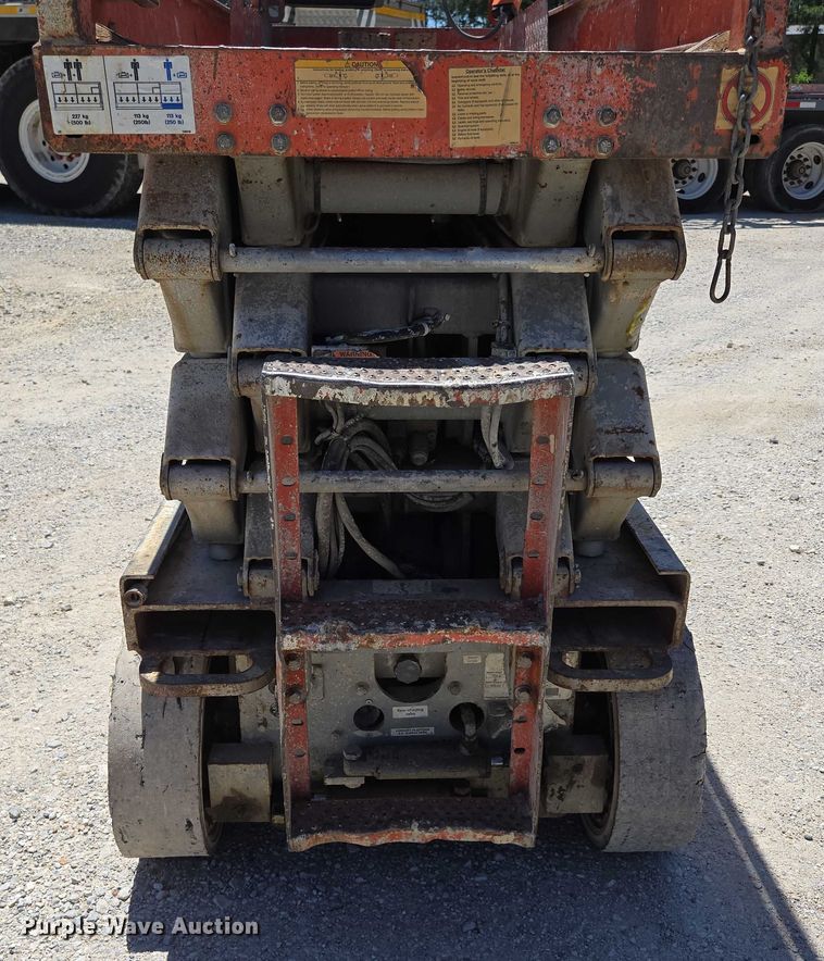 image for item EN3765 2006 Skyjack SJ3226 scissor lift