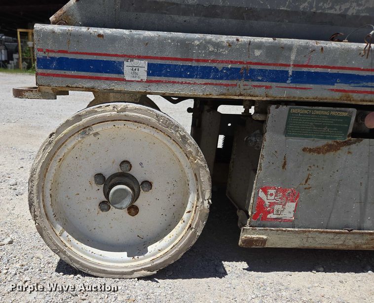 image for item EN3765 2006 Skyjack SJ3226 scissor lift