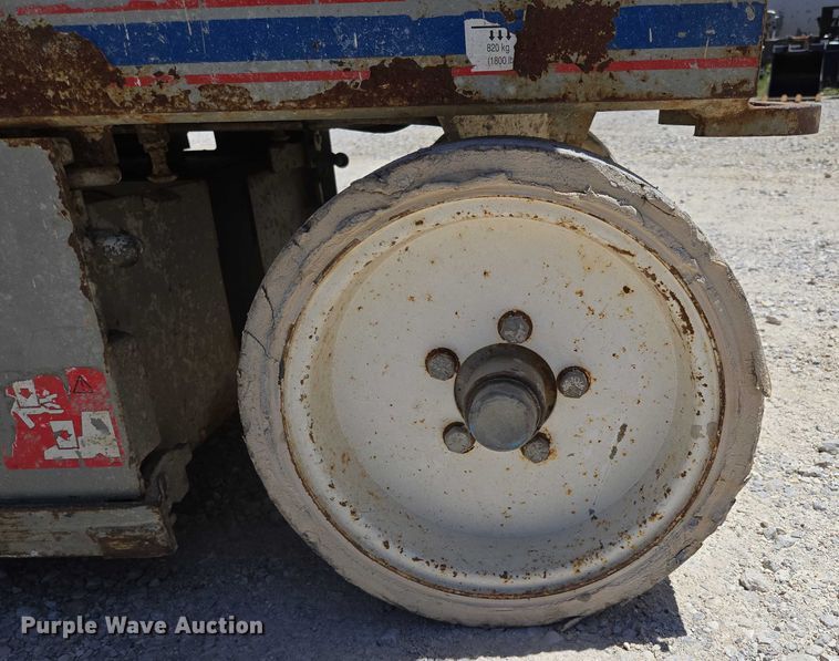 image for item EN3765 2006 Skyjack SJ3226 scissor lift