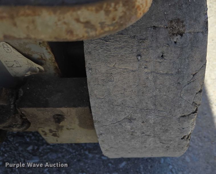 image for item EN3765 2006 Skyjack SJ3226 scissor lift