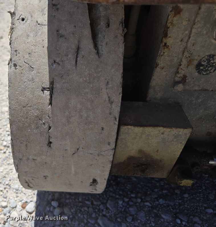 image for item EN3765 2006 Skyjack SJ3226 scissor lift