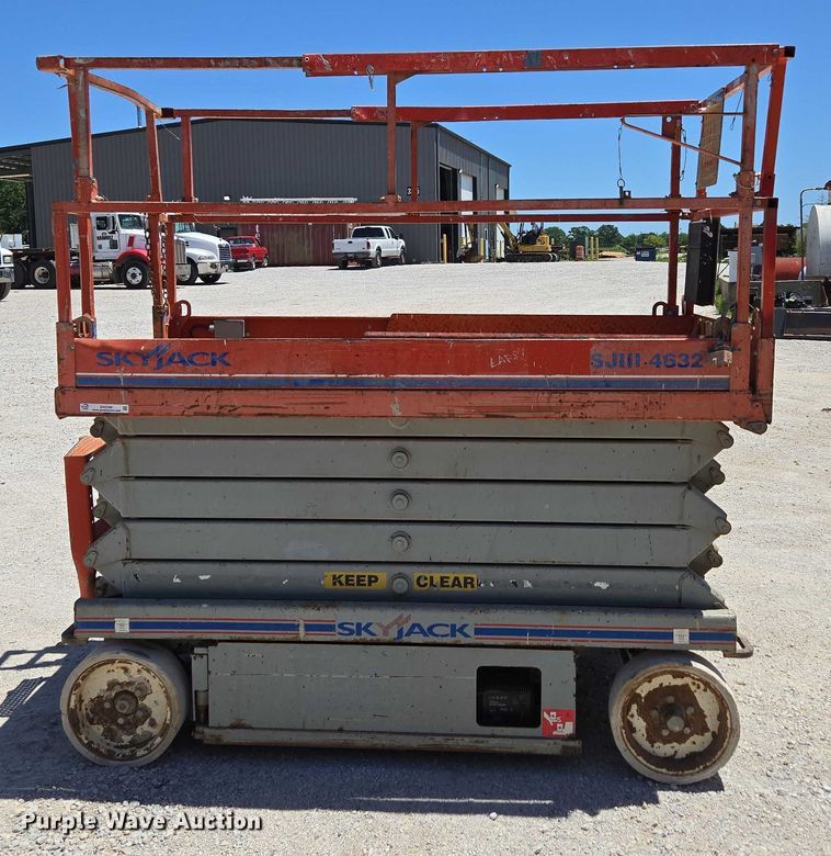 image for item EN3766 2005 Skyjack SJ 4632 scissor lift
