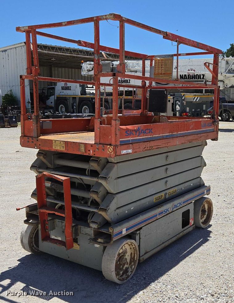 image for item EN3766 2005 Skyjack SJ 4632 scissor lift