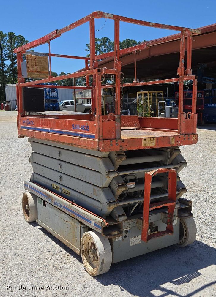 image for item EN3766 2005 Skyjack SJ 4632 scissor lift