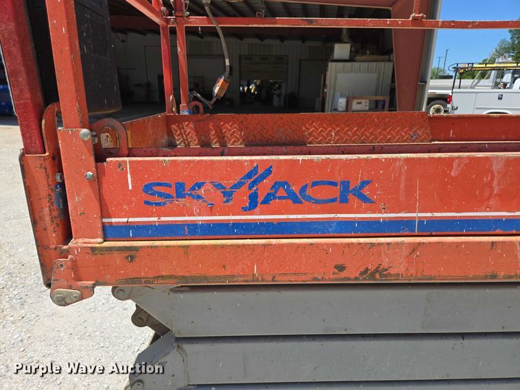 image for item EN3766 2005 Skyjack SJ 4632 scissor lift