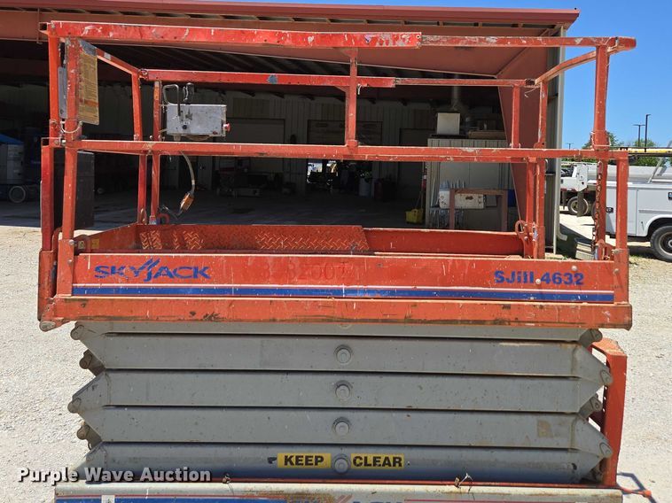 image for item EN3766 2005 Skyjack SJ 4632 scissor lift