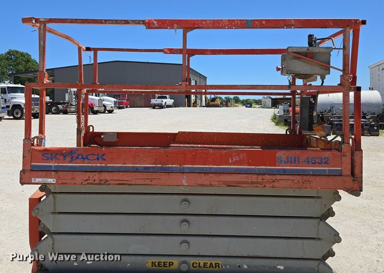 image for item EN3766 2005 Skyjack SJ 4632 scissor lift