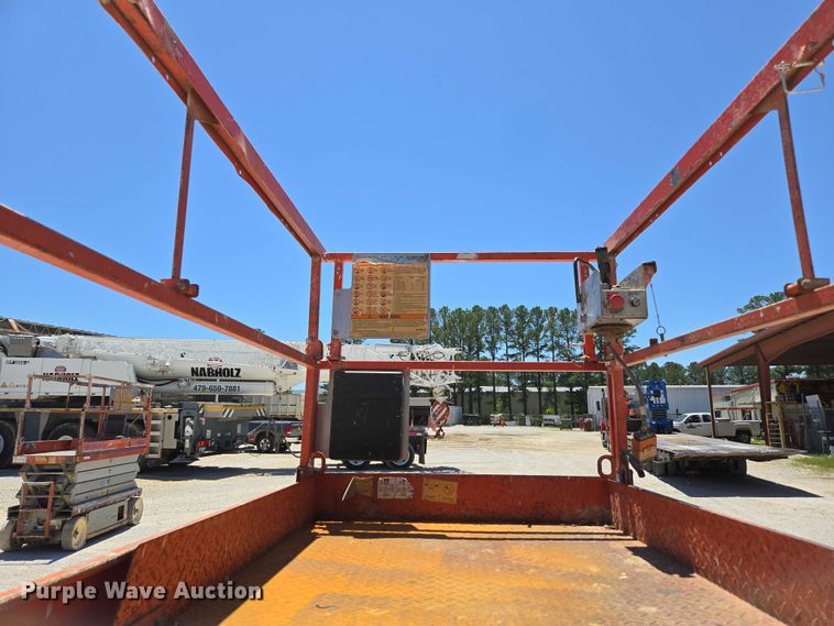 image for item EN3766 2005 Skyjack SJ 4632 scissor lift