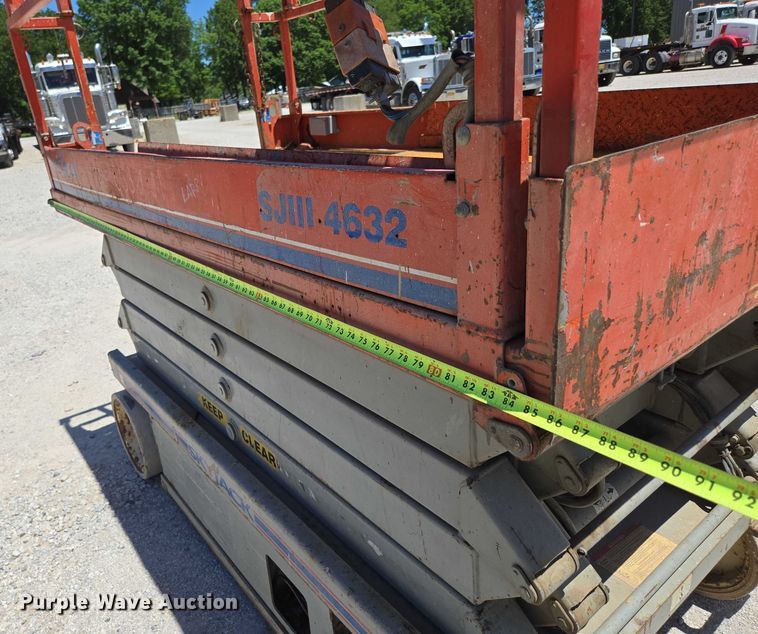 image for item EN3766 2005 Skyjack SJ 4632 scissor lift
