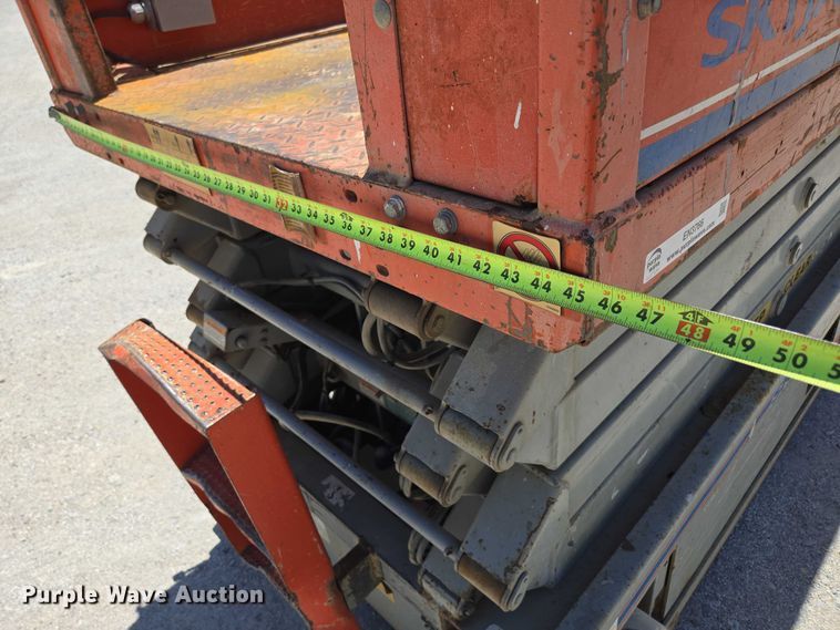 image for item EN3766 2005 Skyjack SJ 4632 scissor lift