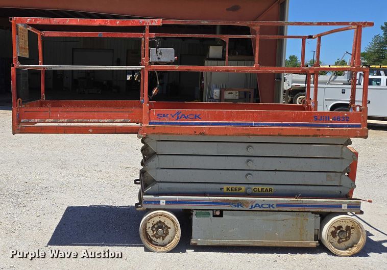 image for item EN3766 2005 Skyjack SJ 4632 scissor lift