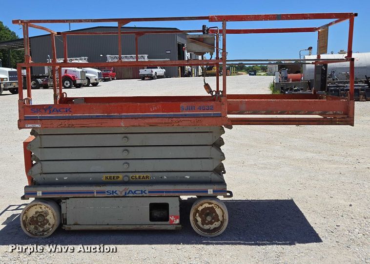 image for item EN3766 2005 Skyjack SJ 4632 scissor lift