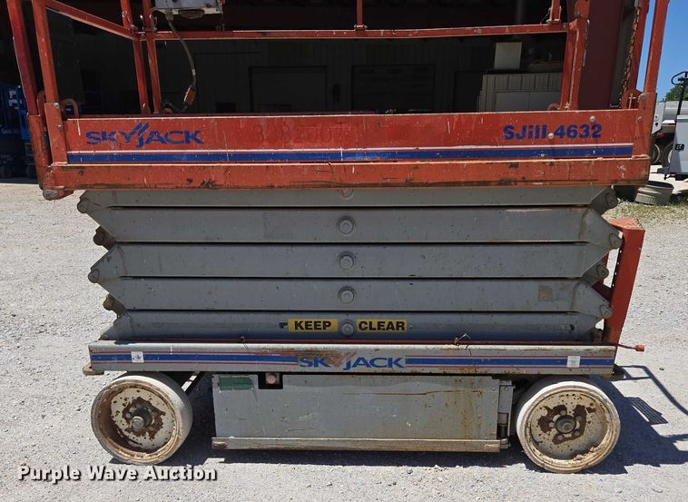 image for item EN3766 2005 Skyjack SJ 4632 scissor lift