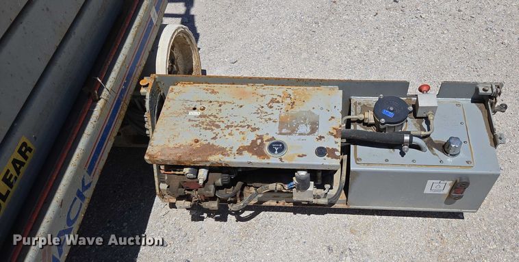 image for item EN3766 2005 Skyjack SJ 4632 scissor lift