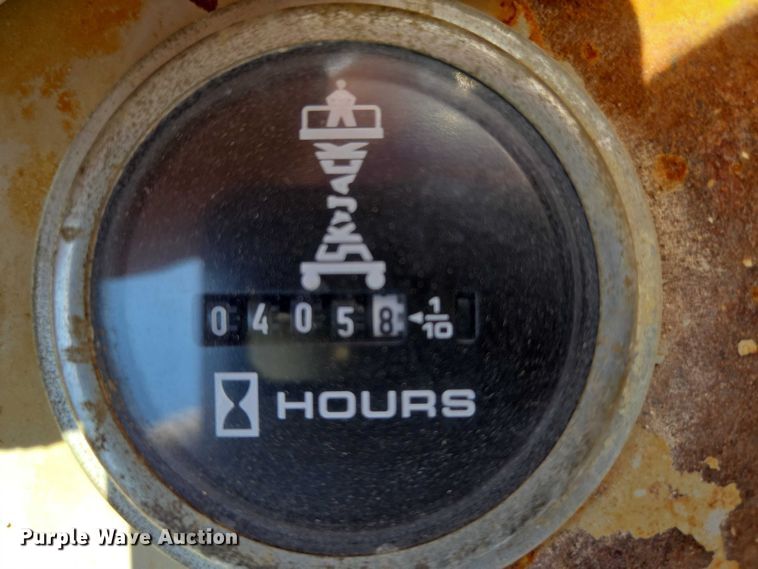 image for item EN3766 2005 Skyjack SJ 4632 scissor lift