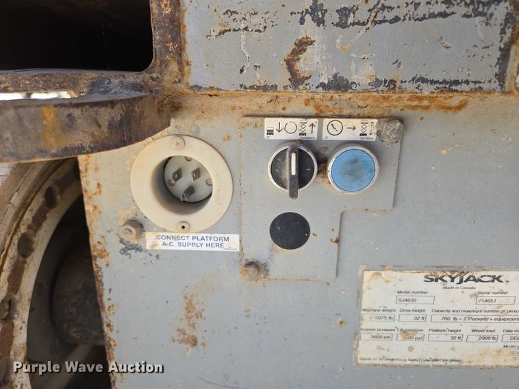 image for item EN3766 2005 Skyjack SJ 4632 scissor lift