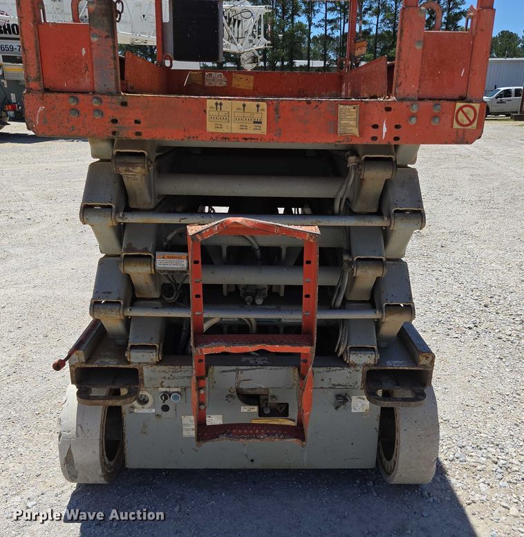 image for item EN3766 2005 Skyjack SJ 4632 scissor lift