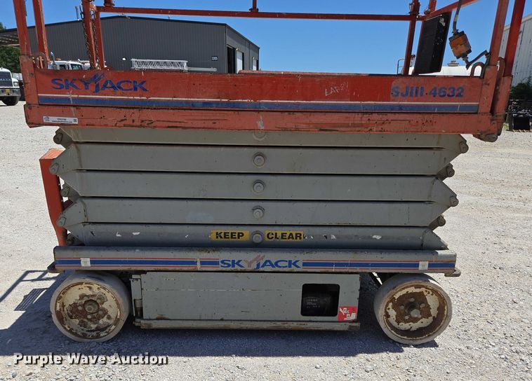 image for item EN3766 2005 Skyjack SJ 4632 scissor lift