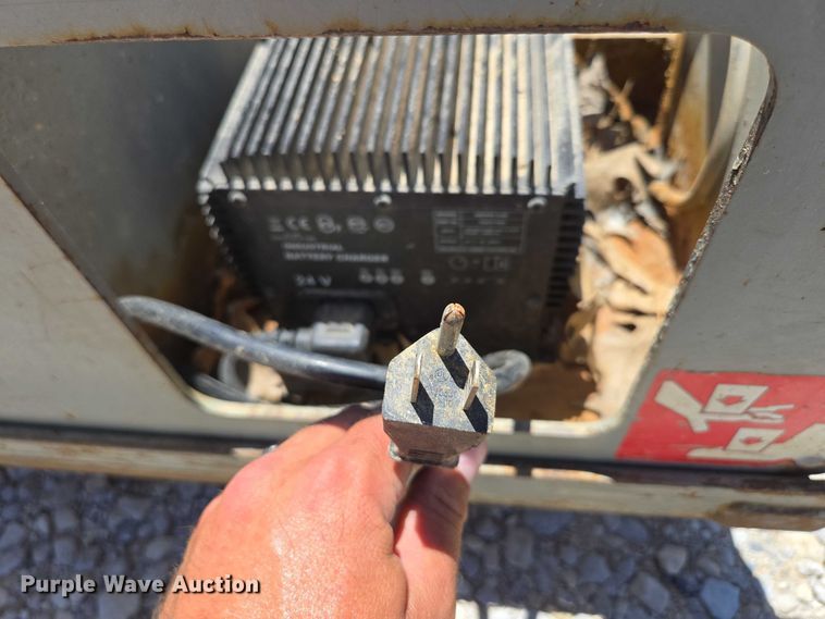 image for item EN3766 2005 Skyjack SJ 4632 scissor lift