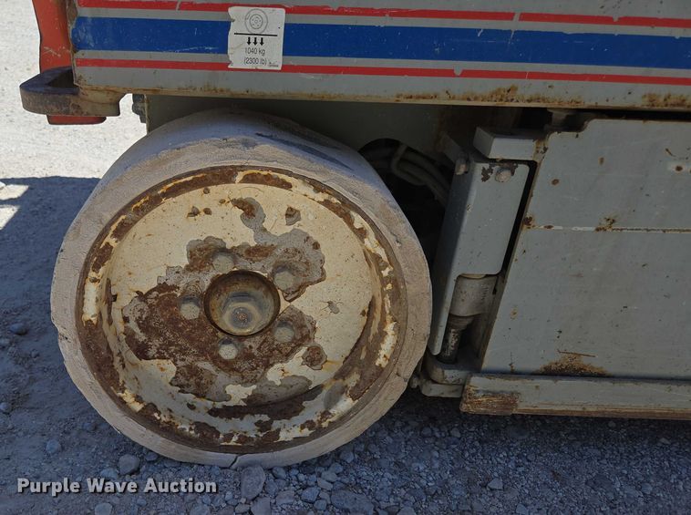 image for item EN3766 2005 Skyjack SJ 4632 scissor lift