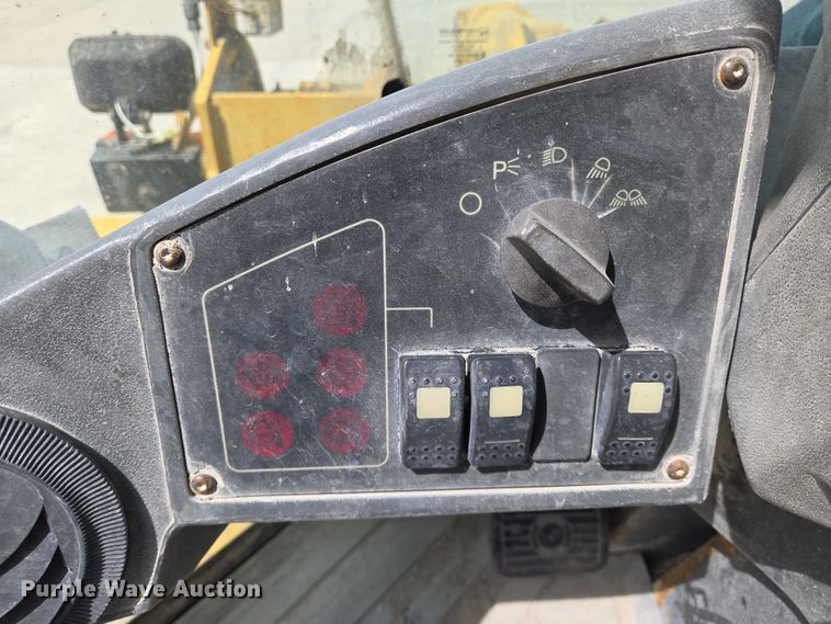 image for item EN8010 2001 Caterpillar  938G wheel loader