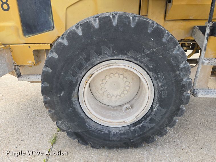 image for item EN8010 2001 Caterpillar  938G wheel loader