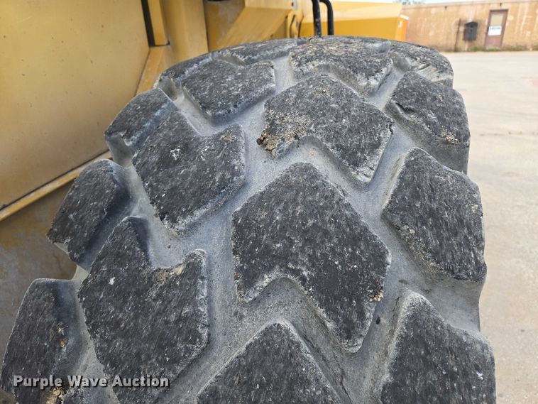 image for item EN8010 2001 Caterpillar  938G wheel loader