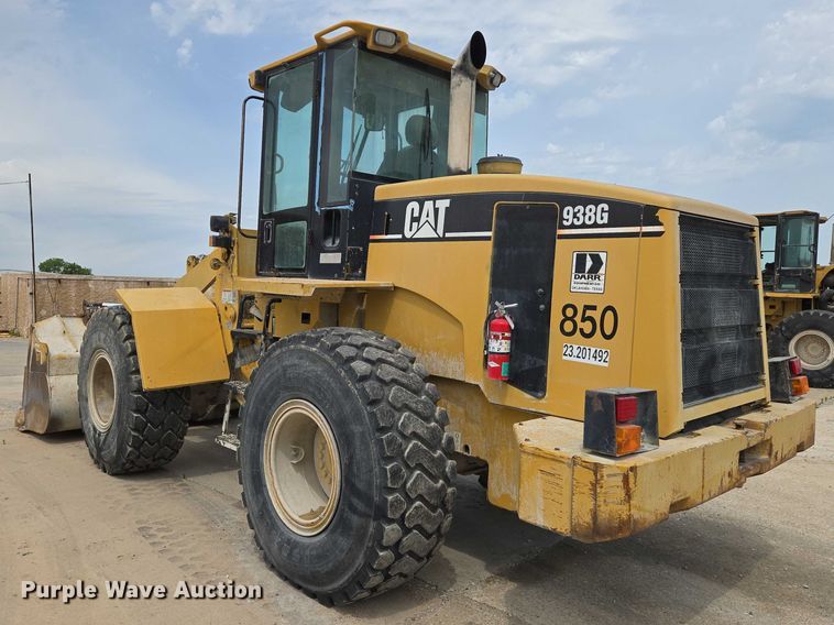 image for item EN8011 1997 Caterpillar  938G wheel loader