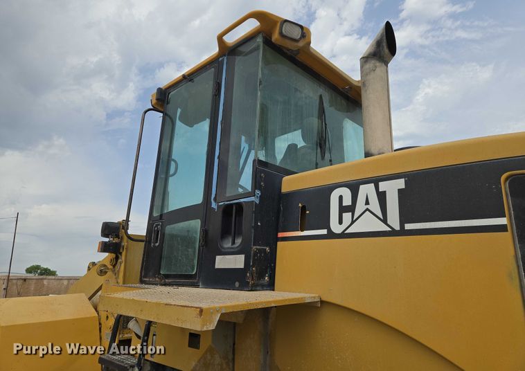 image for item EN8011 1997 Caterpillar  938G wheel loader