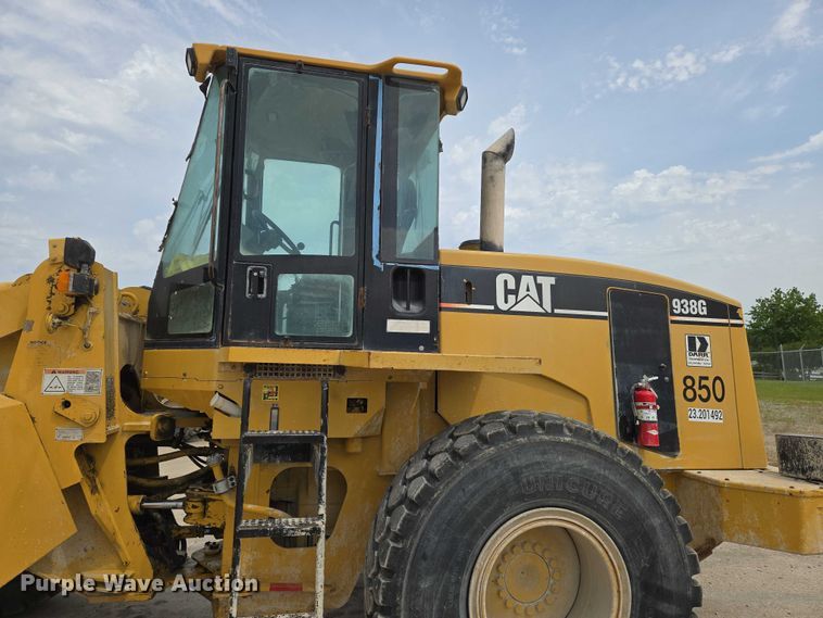image for item EN8011 1997 Caterpillar  938G wheel loader