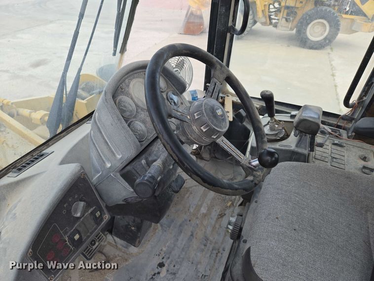 image for item EN8011 1997 Caterpillar  938G wheel loader