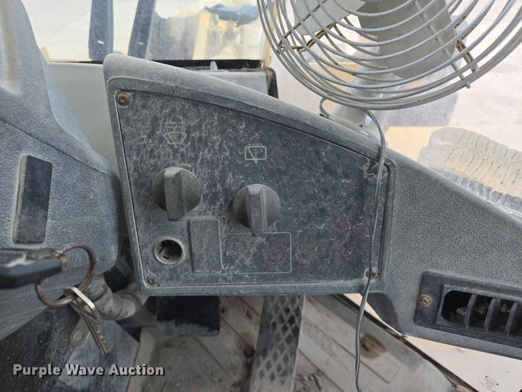 image for item EN8011 1997 Caterpillar  938G wheel loader